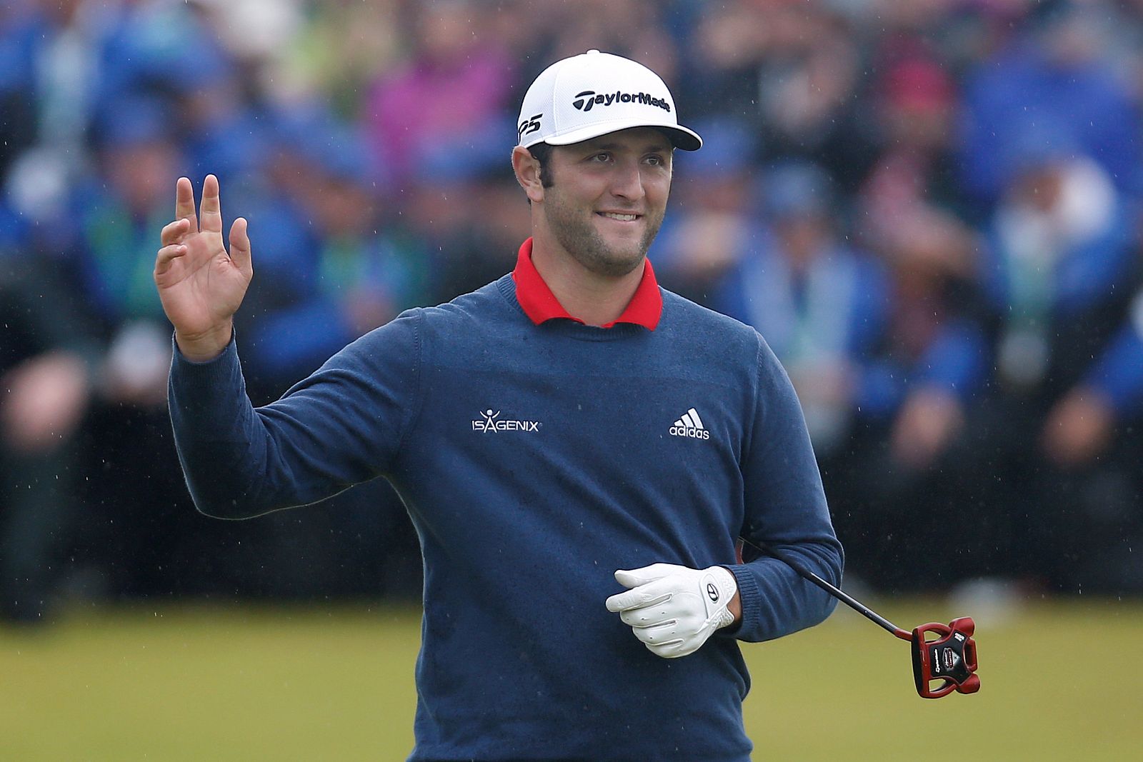 El golfista Jon Rahm celebra su victoria en Irlanda.