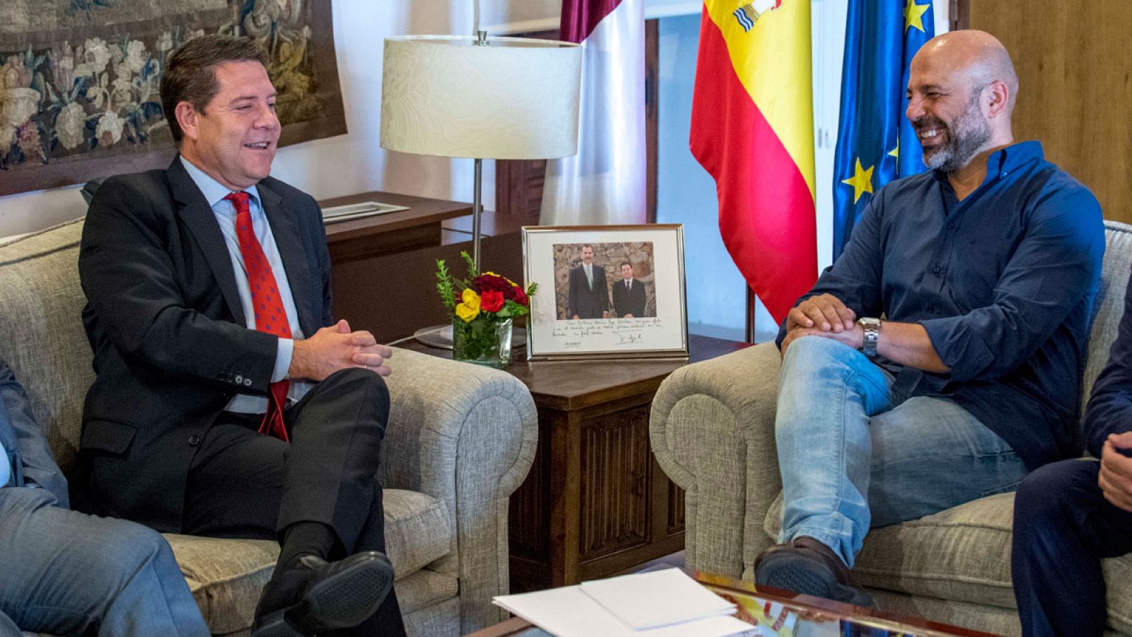 El presidente de Castilla-La Mancha, Emiliano García-Page, reunido con el líder de Podemos en la región, José García Molina