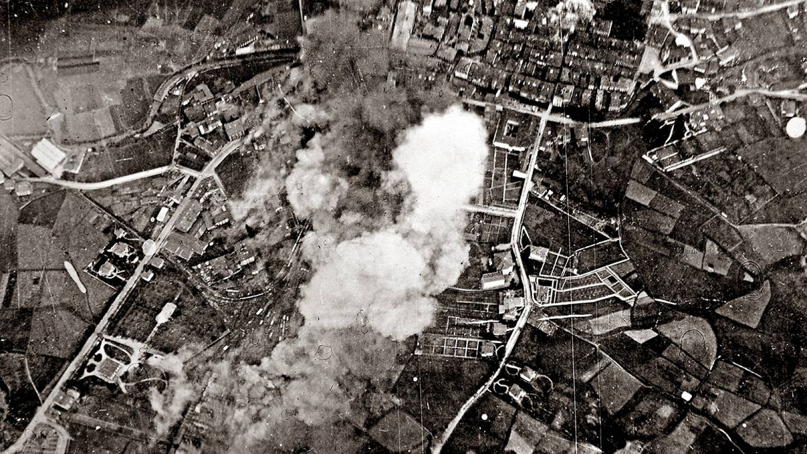 Bombardeo sobre Durango (Vizcaya) en 1937.