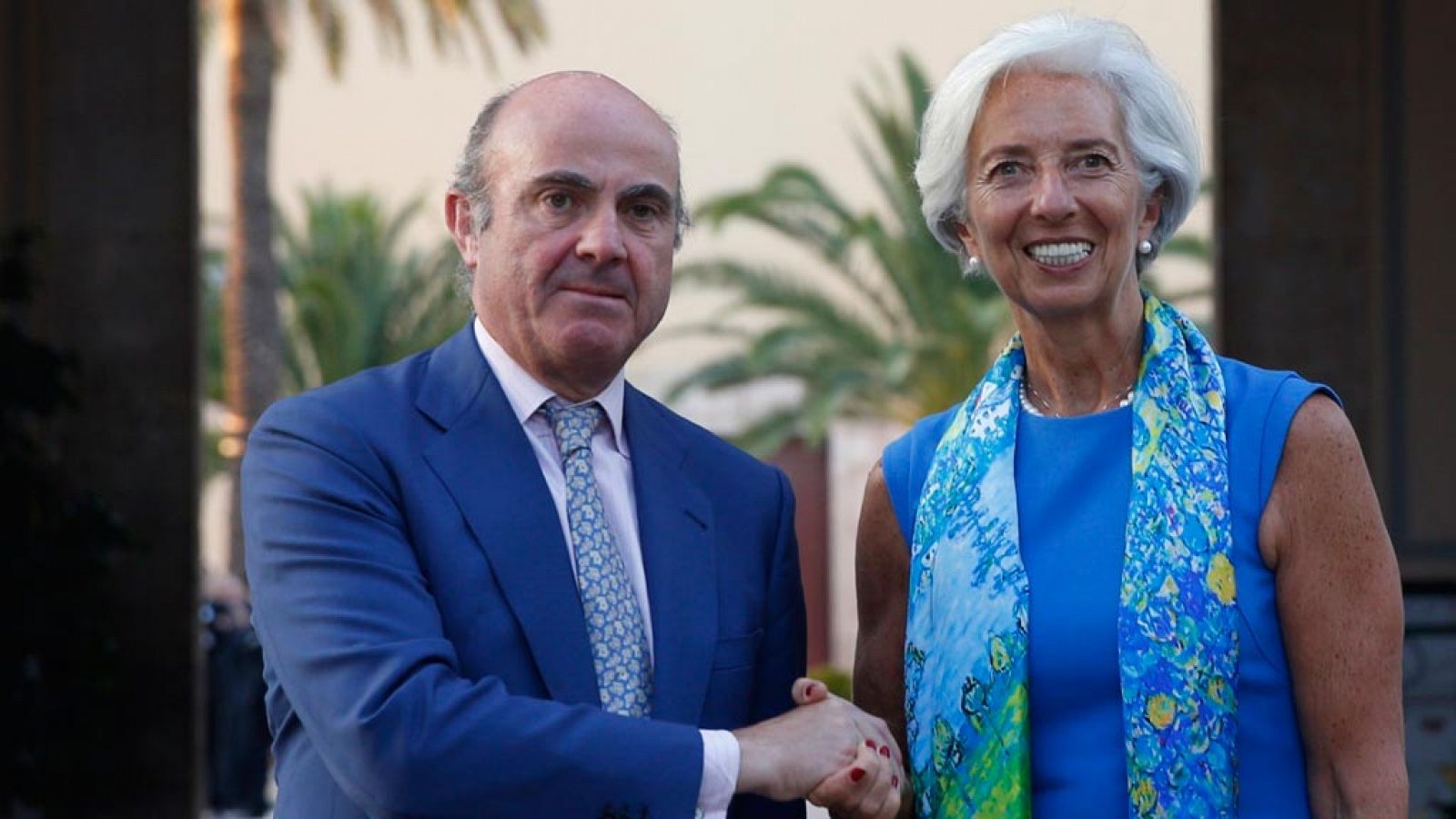 El ministro de Economía Luis de Guindos junto a la directora gerente del FMI, Christine Lagarde