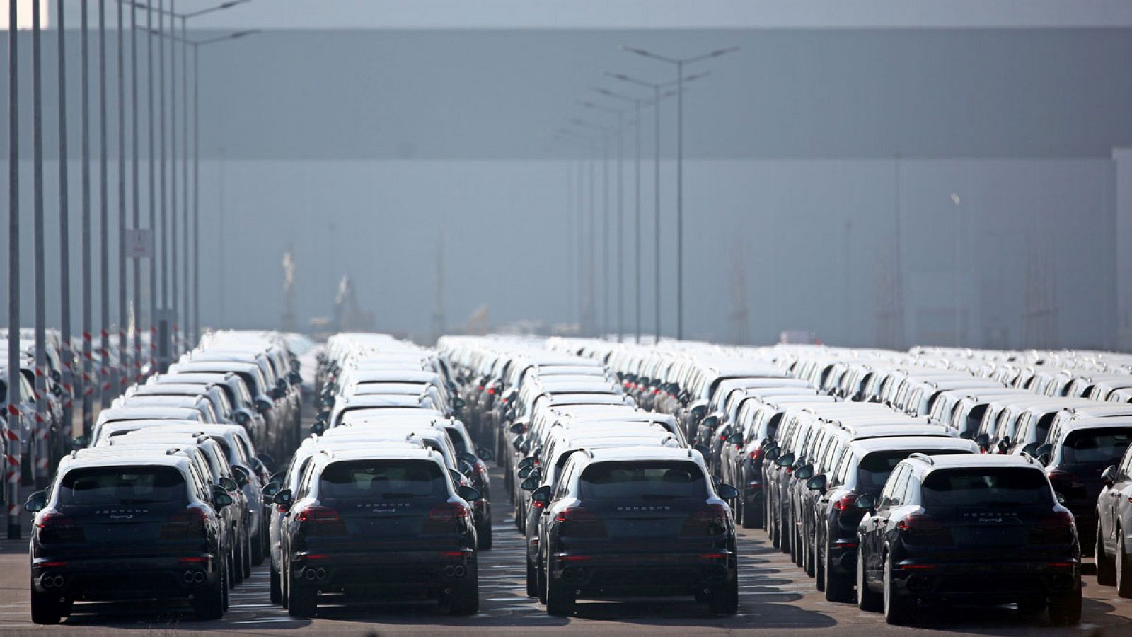 Vehículos de la marca Porsche Cayenne en una fábrica de Leipzig