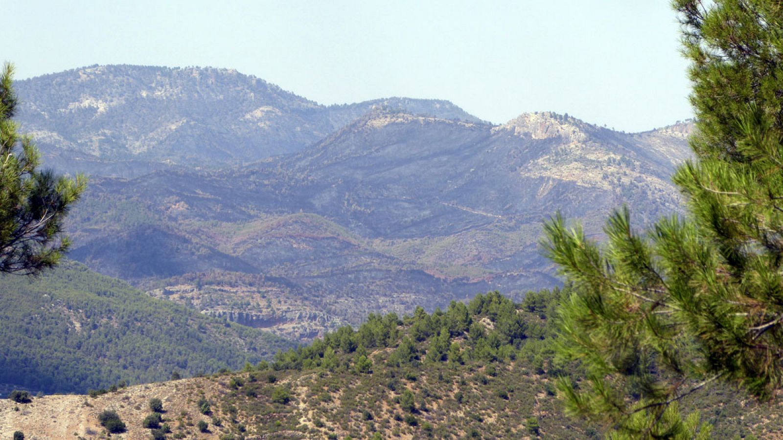 Vista de los términos de Yeste y Molinicos a los que ha afectado un incendio