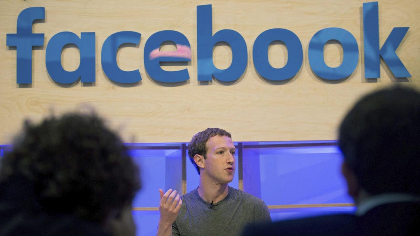 Facebook no ha dejado de lado su vertiente más social en su nueva plataforma de vídeos.