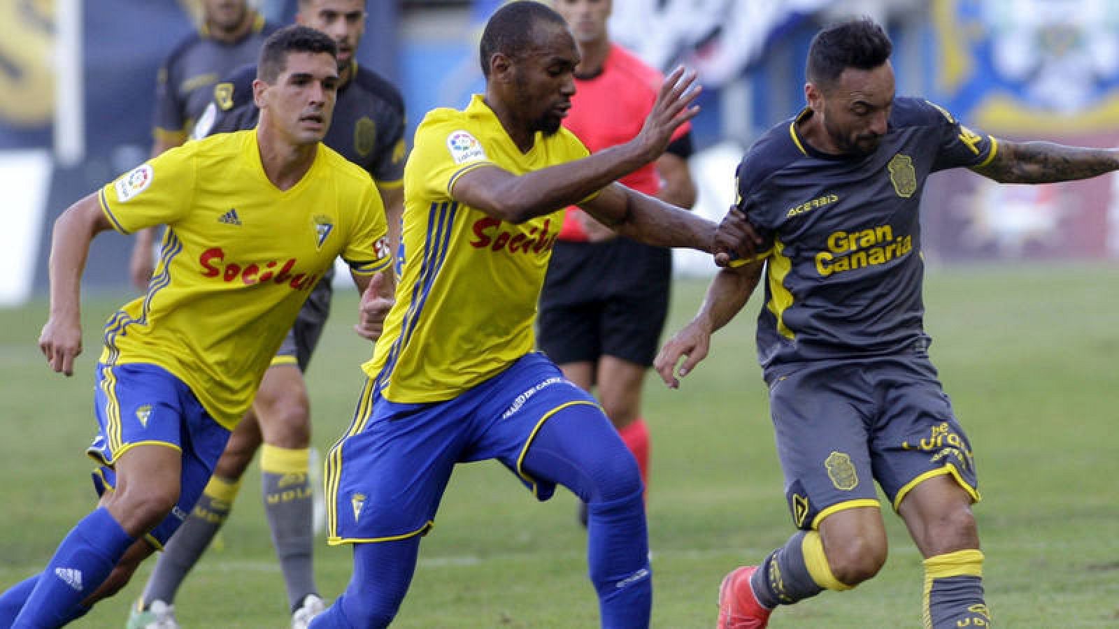 Las Palmas vence al Cádiz en el primer partido del Carranza