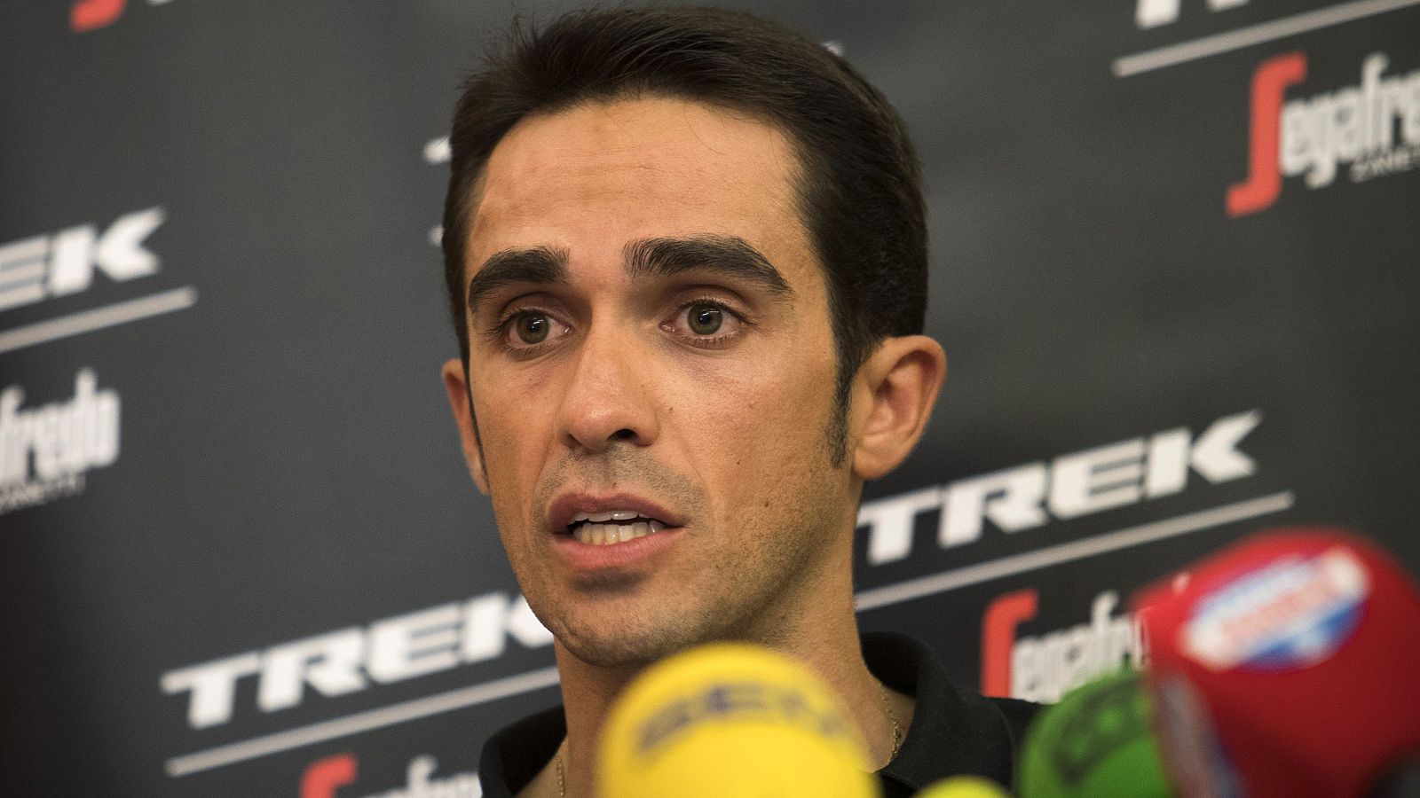 El ciclista español Alberto Contador, en rueda de prensa.