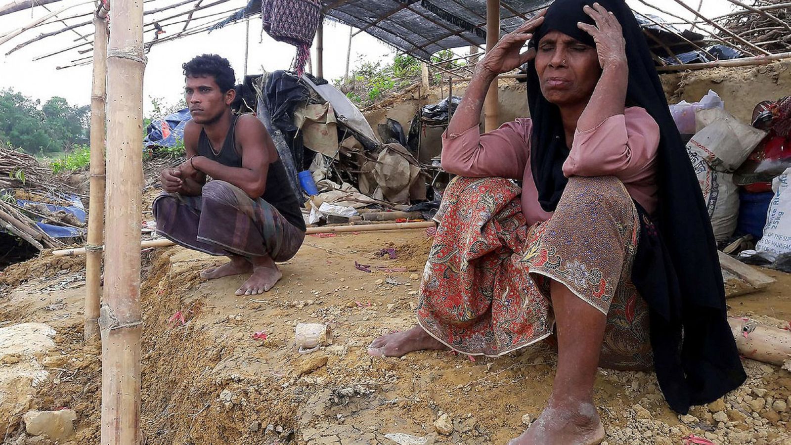 Refugiados rohinyá en un campo destruido por un ciclón en Birmania