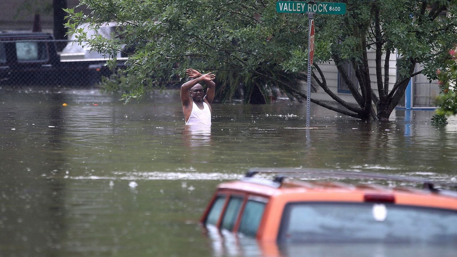 Los niveles de agua acumulados alcanza hasta los 1,2 metros en ciertas zonas de la ciudad de Houston.