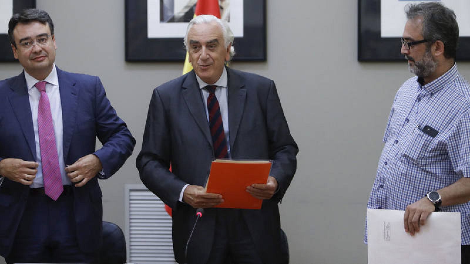 Marcos Peña entrega el laudo en el conflicto laboral del Prat