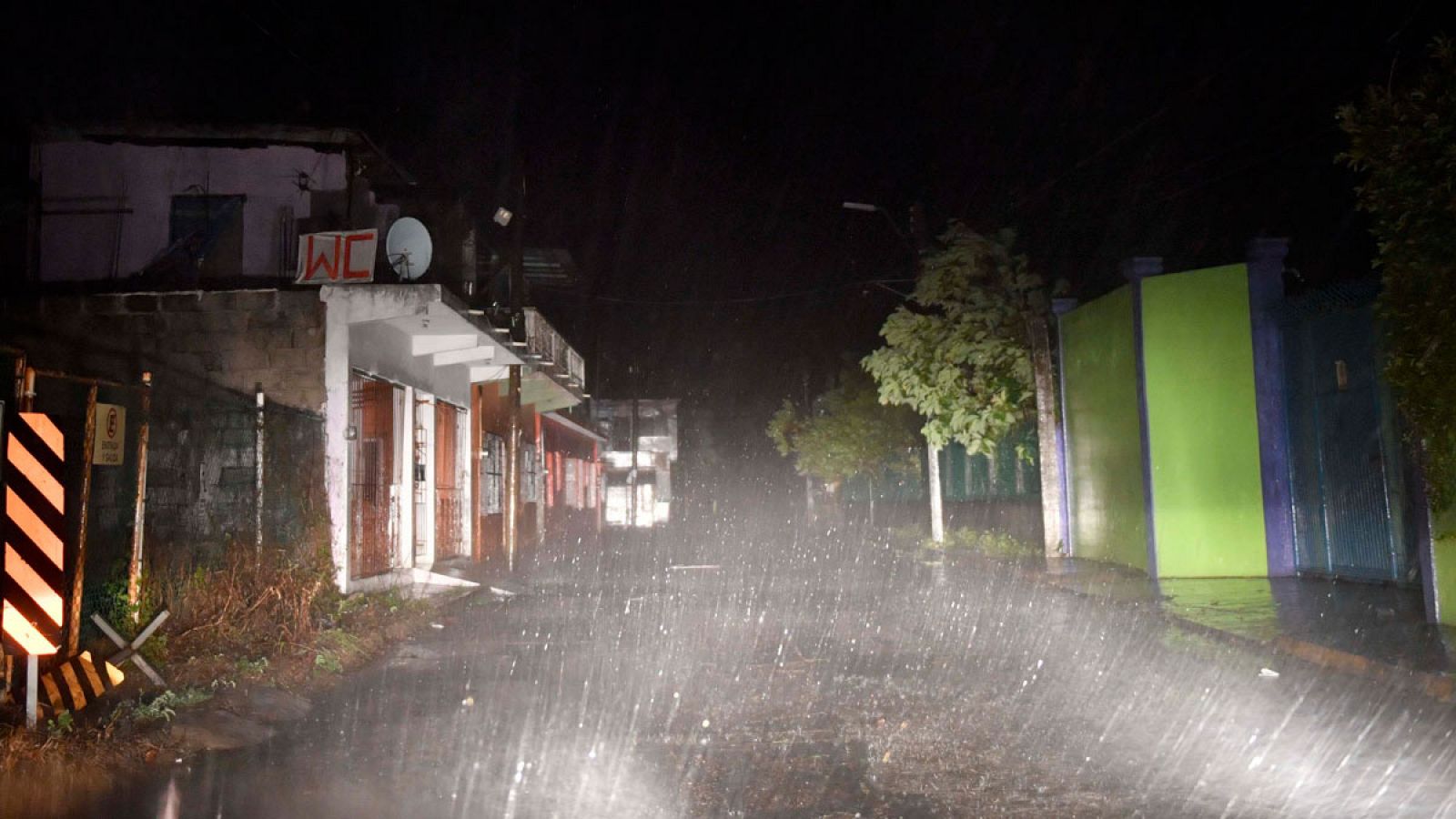 Imagen de las fuertes lluvias provocadas por Katia en Tecolutla, Veracruz.