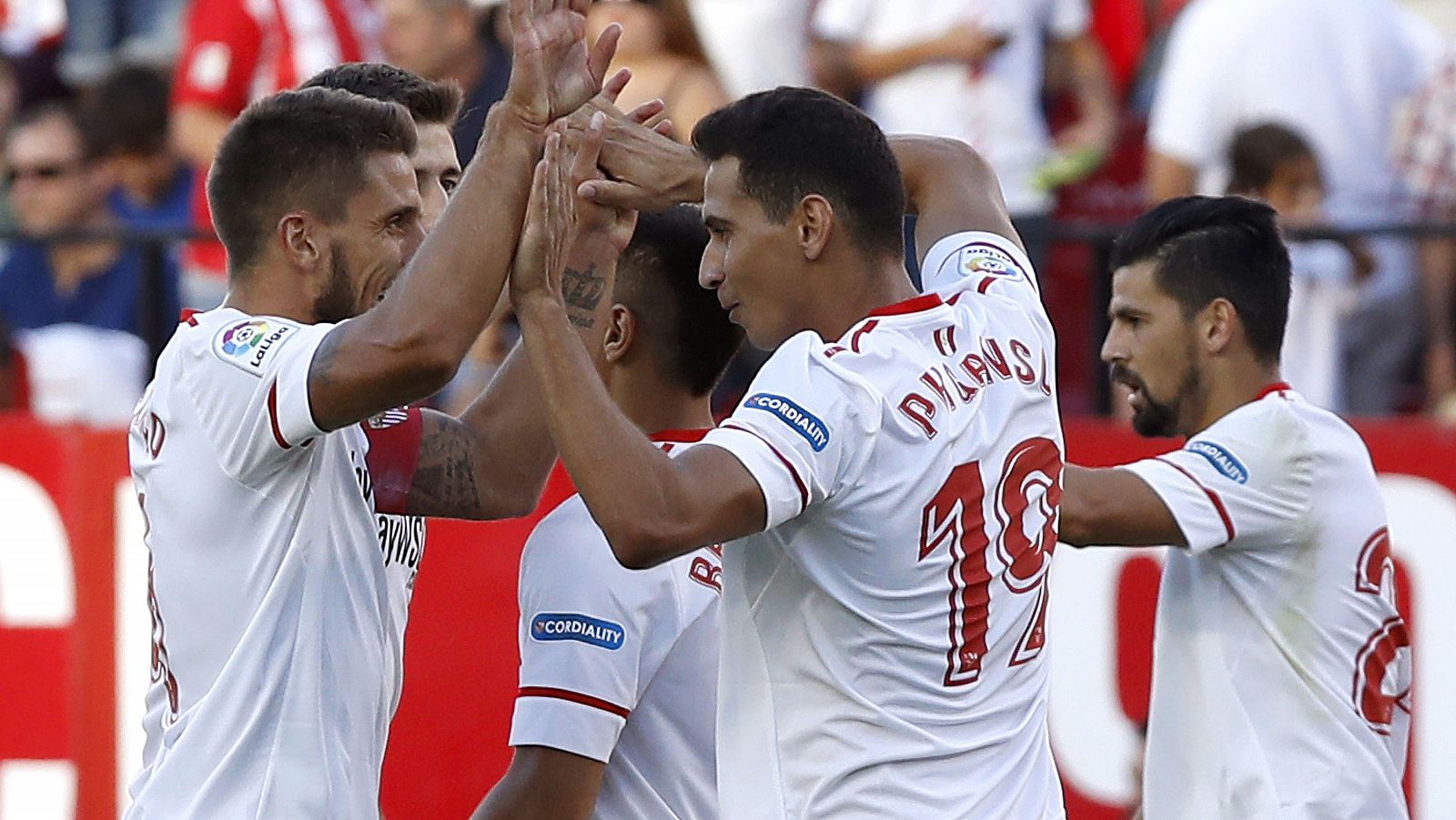 Ganso celebra su gol junto a sus compañeros.