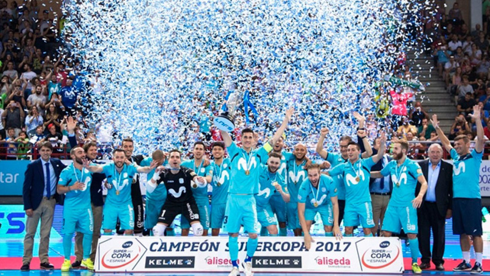 Los jugadores del Movistar Inter celebran el título.