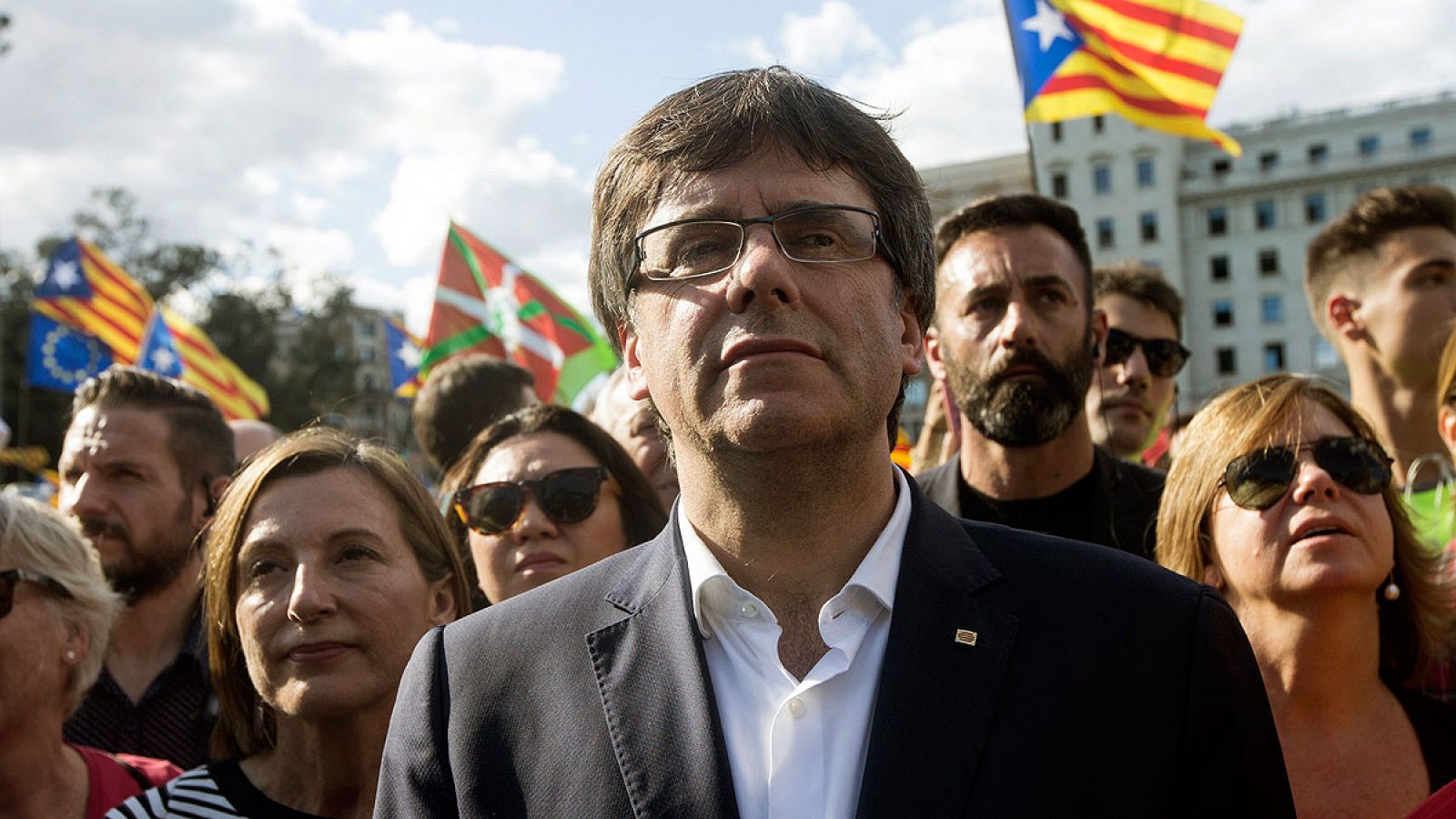 Puigdemont anuncia que habrá "alternativas" para que se vote en los municipios que no colaboren