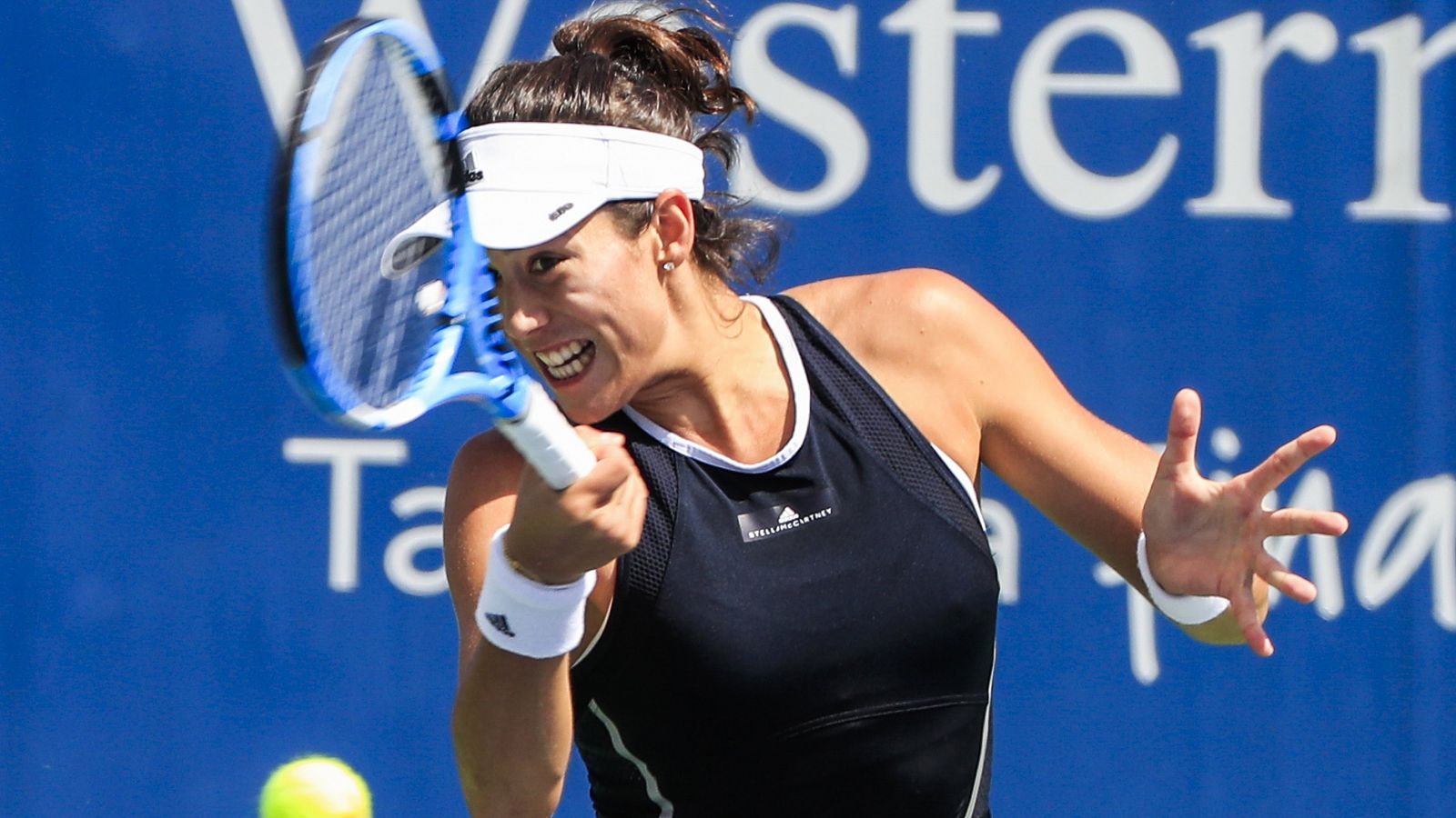 Garbiñe Muguruza exhibe solvencia ante Monica Puig