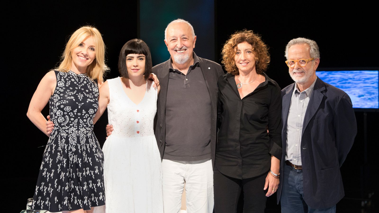 Cayetana Guillén Cuervo con Fernando Colomo, Olivia Delcán, Miguel Ángel Furones y Nuria Román