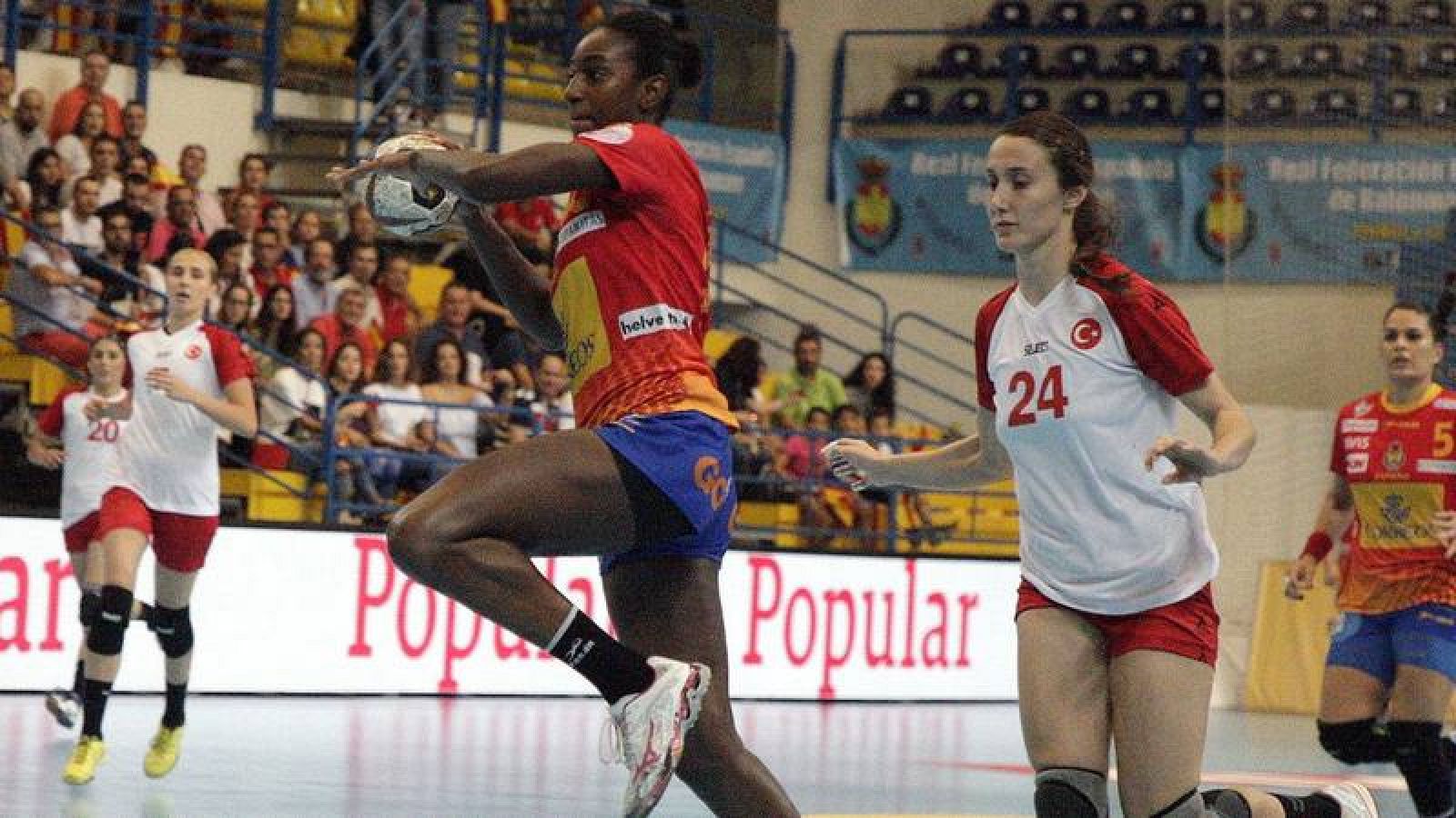 Las 'guerreras' comienzan con buen pie su camino hacia el europeo