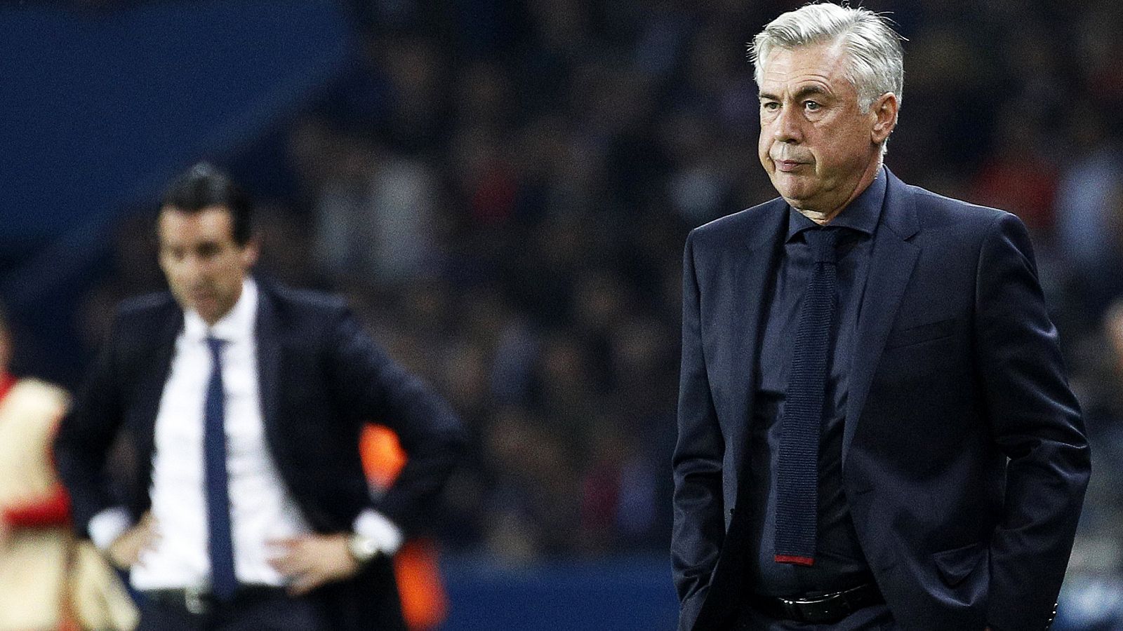 El entrenador del Bayern, Carlo Ancelotti (d), en el partido ante el PSG.