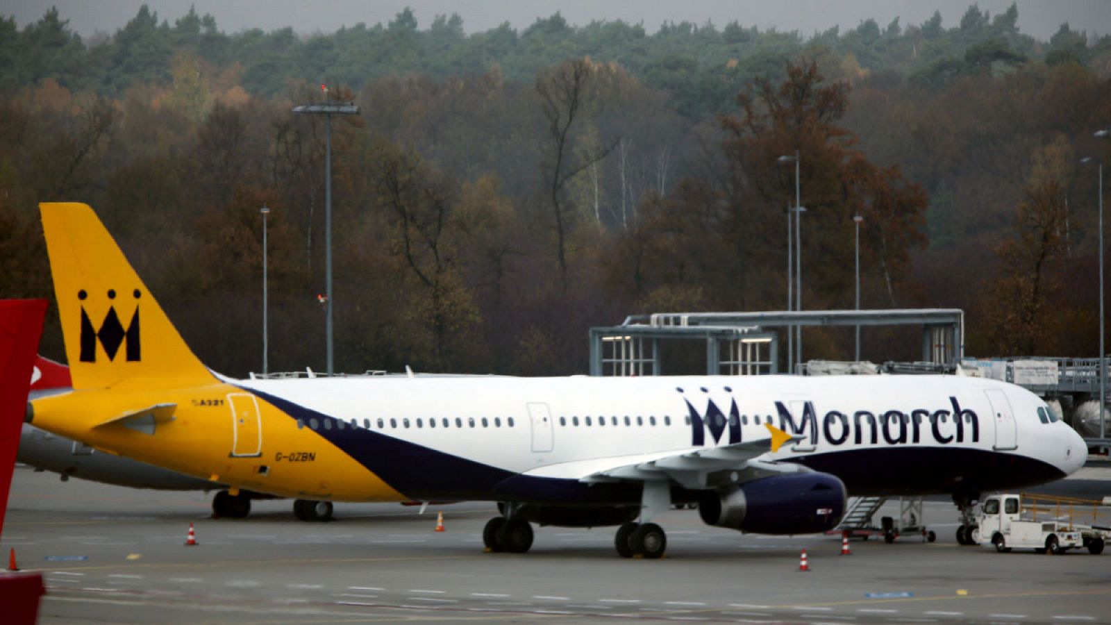 Uno de los aviones de Monarch en el aeropuerto alemán de Bonn