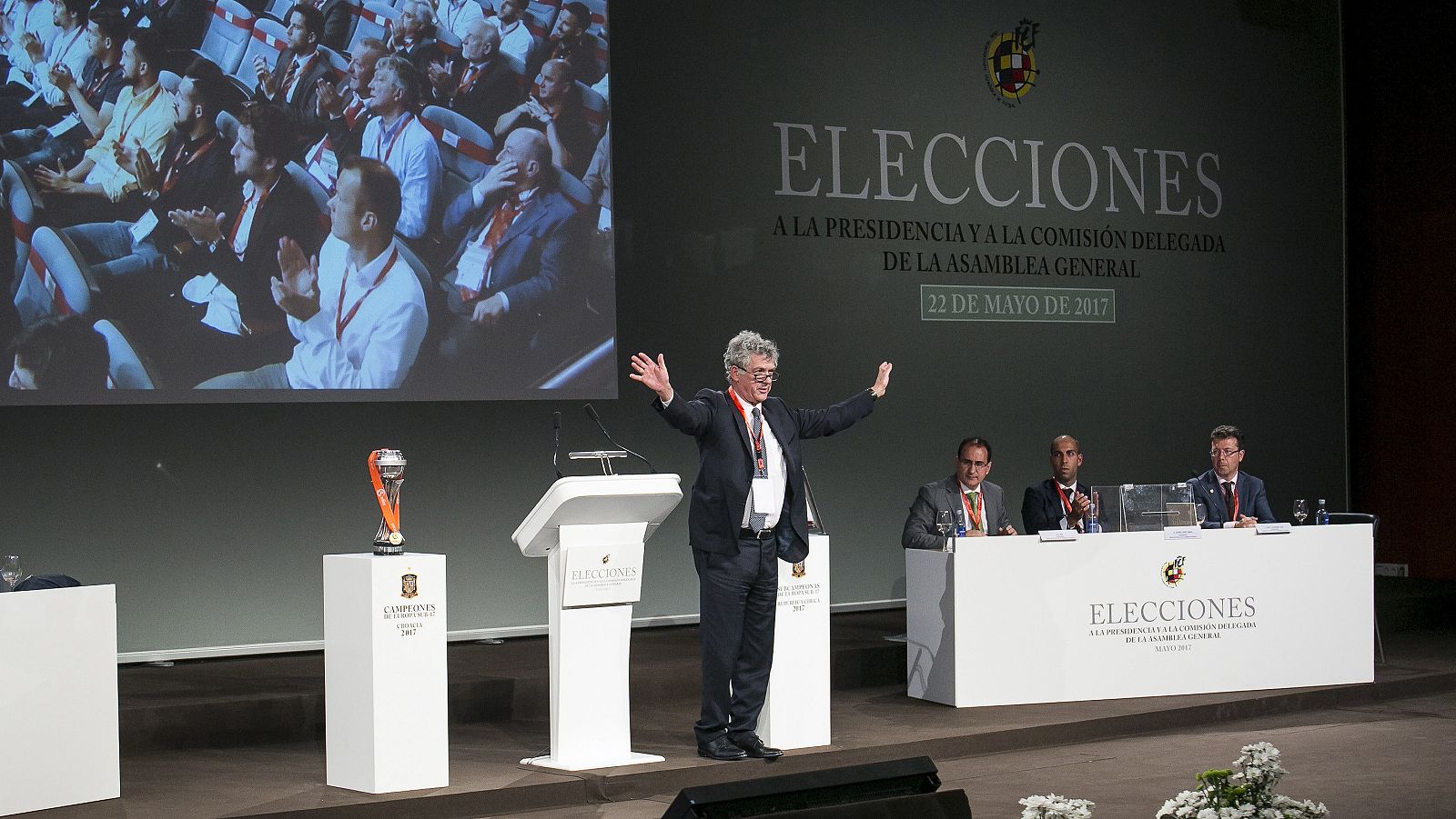 Ángel María Villar, tras ser reelegido presidente de la RFEF.