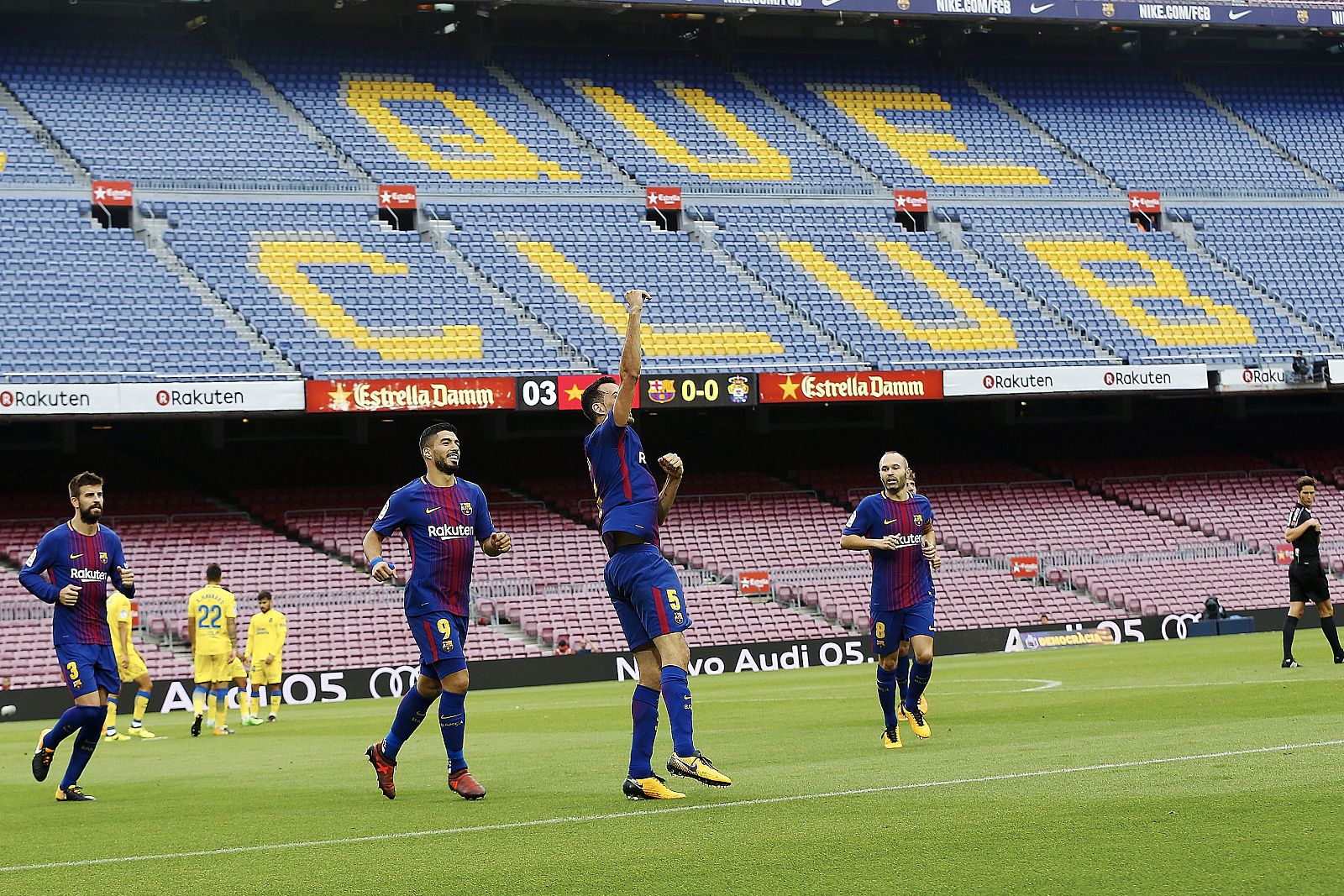 Imagenes del partido a puerta cerrada entre el Barça y Las Palmas en el Camp Nou.