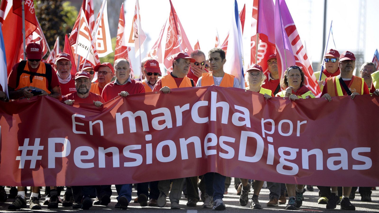 La marcha sindical de pensionistas a su paso por Benavente (Zamora)