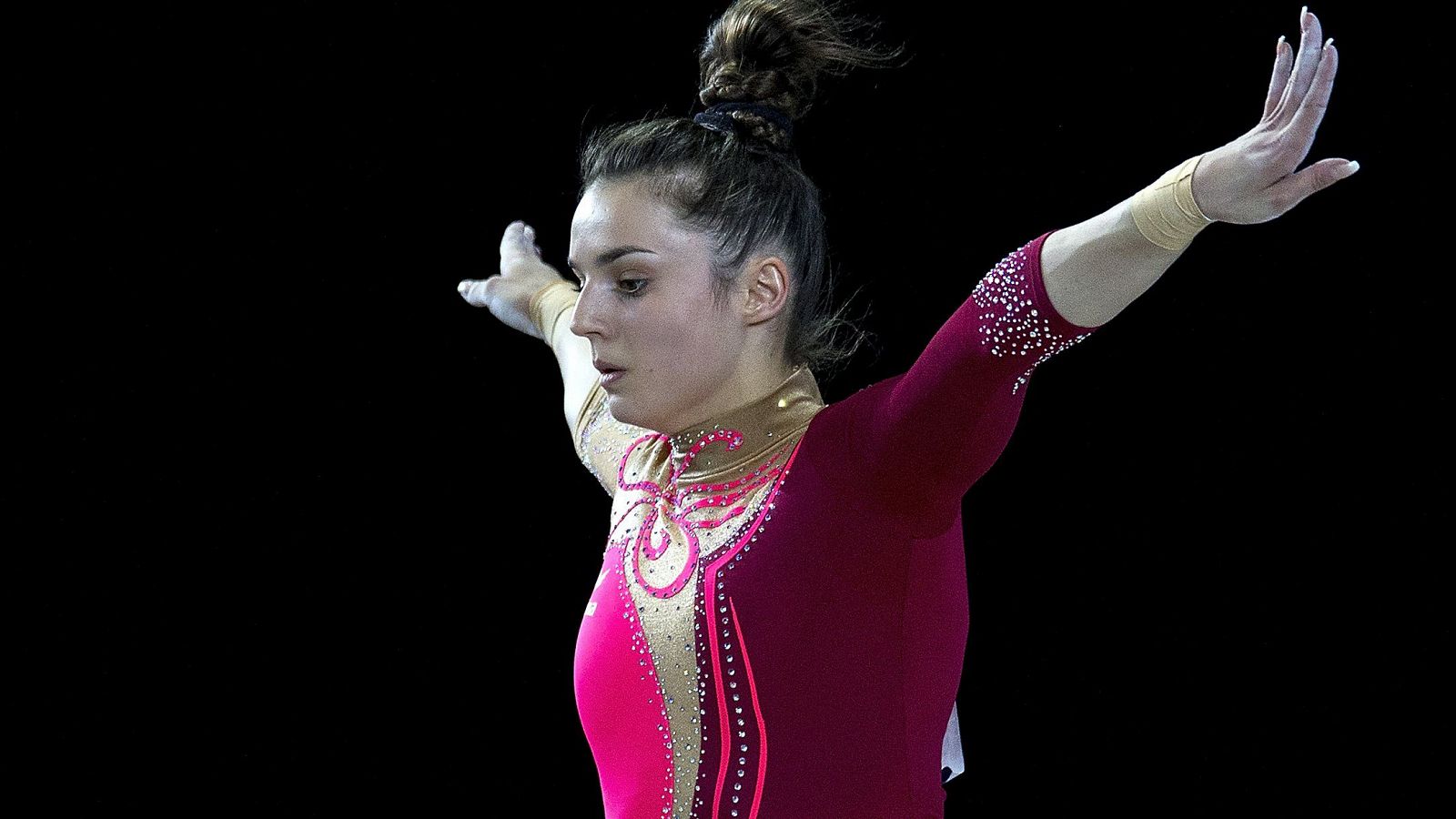 Pauline Schaefer gana el título en barra