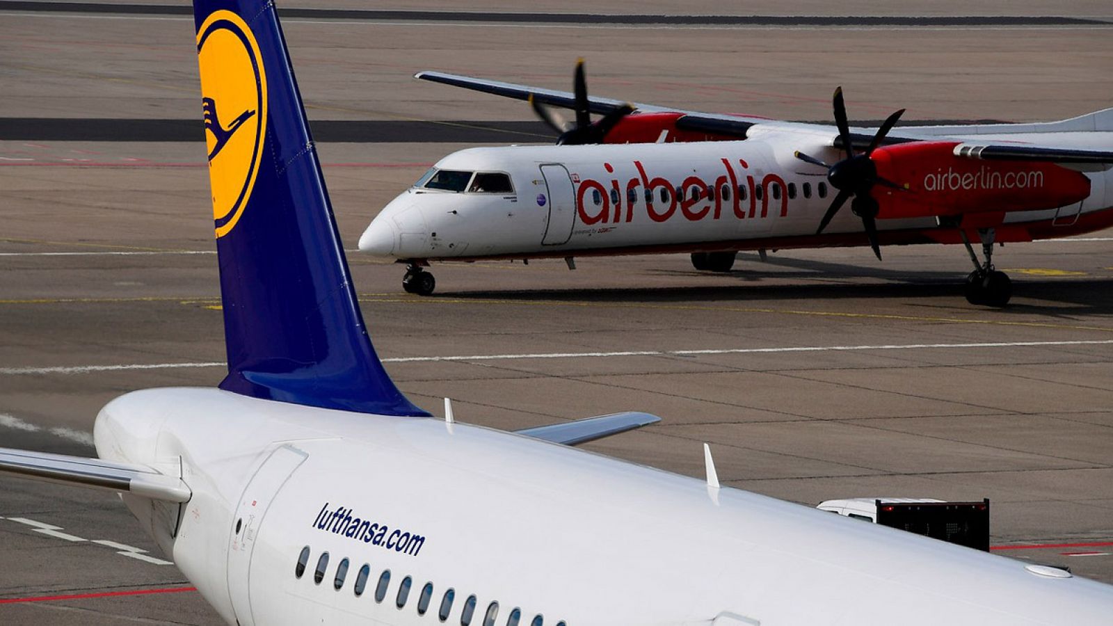 Aviones de Lufthansa y Air Berlin en el aeropuerto de Tegel, en Berlín