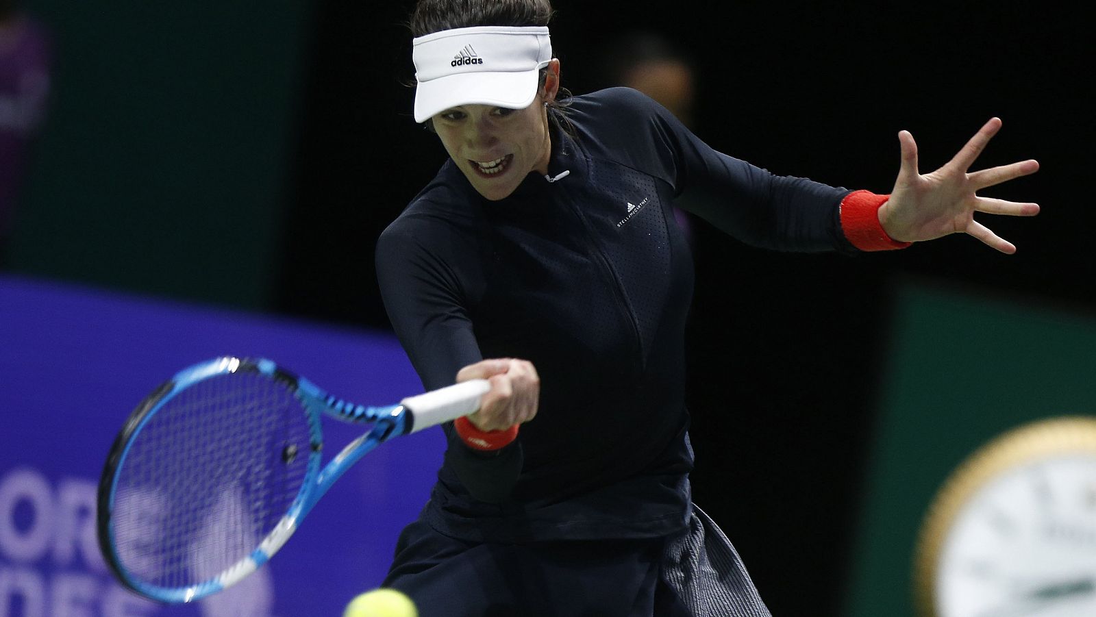 Garbiñe Muguruza, ante Ostapenko en Singapur.