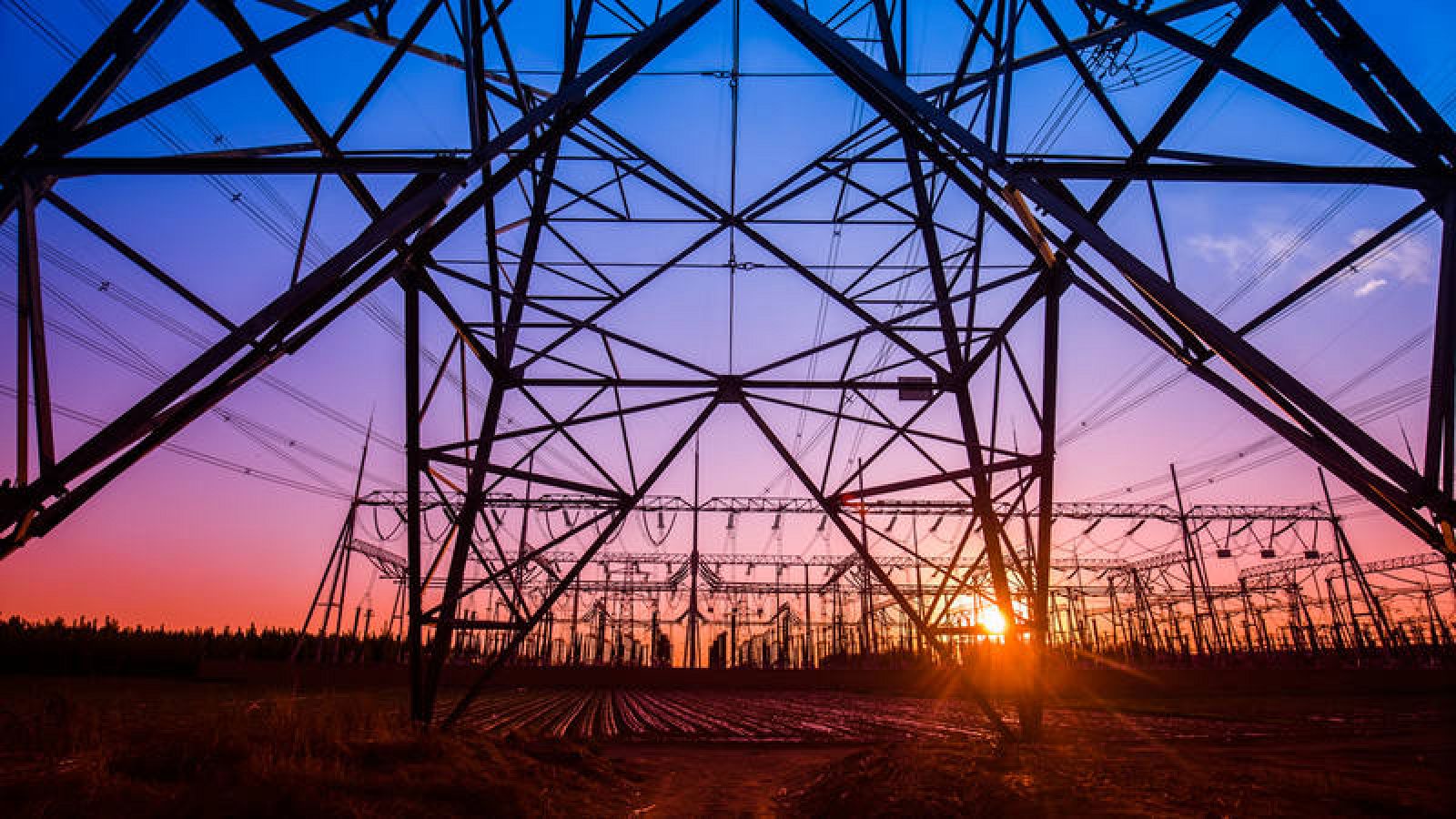 Torres de conducción eléctrica