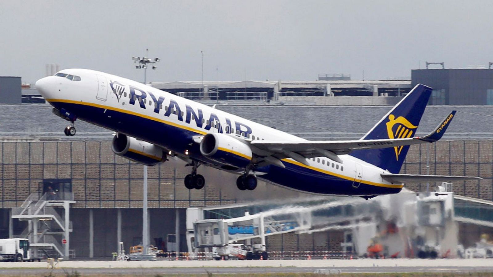 Imagen de archivo de un avión de Ryanair en un aeropuerto francés