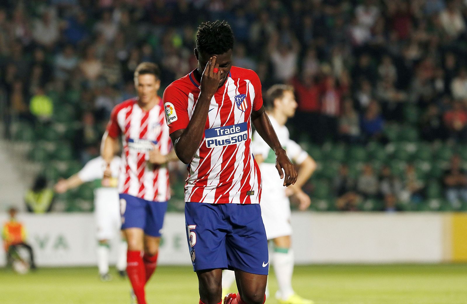 Thomas Partey (c) celebra su gol ante el Elche durante el partido de ida de los dieciseisavos de final de la Copa del Rey.