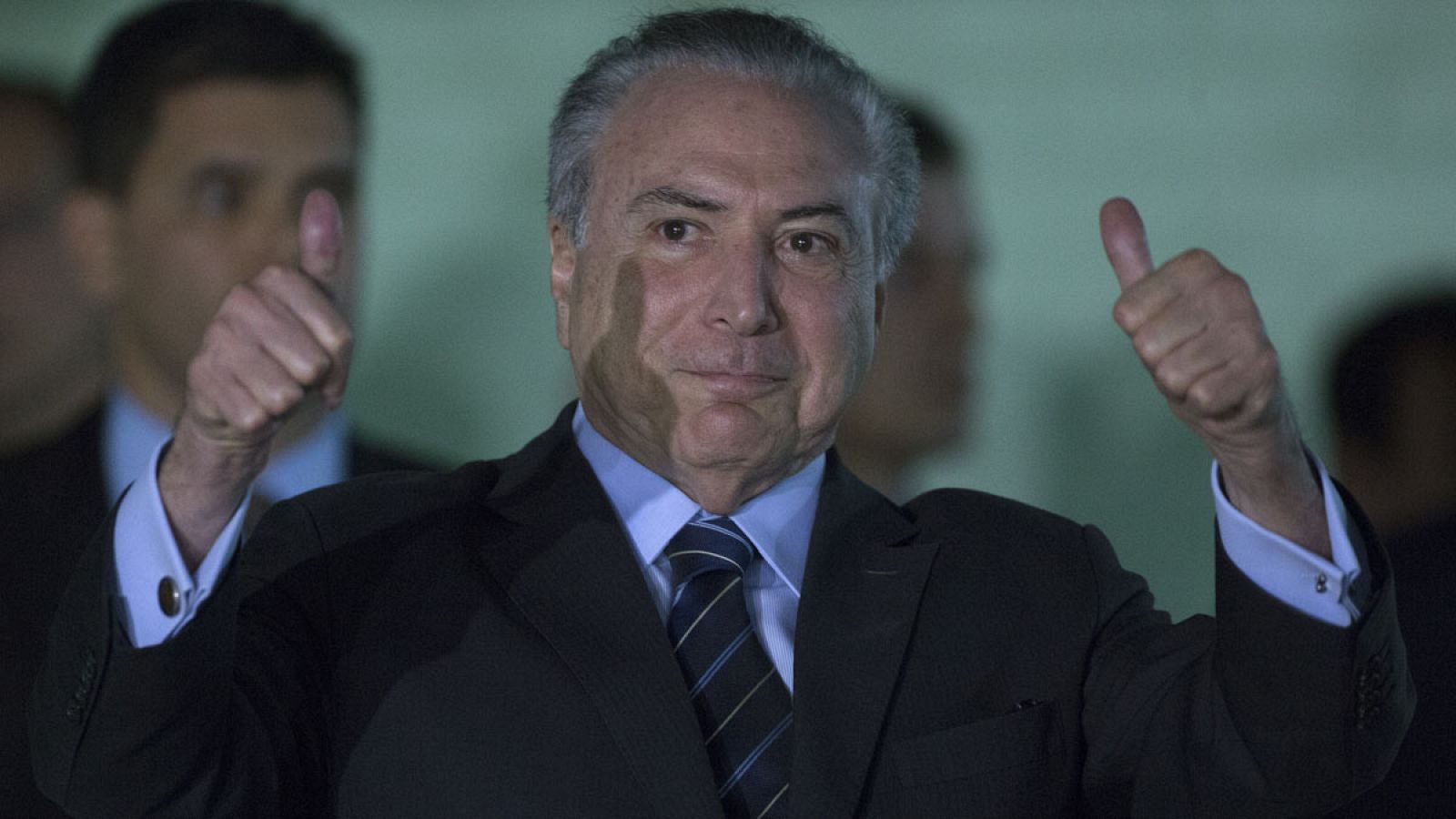 El presidente de Brasil, Michel Temer, a su salida del hospital este miércoles