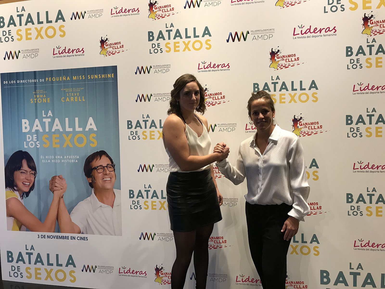 Sandra Gómez y Lourdes Domínguez en el preestreno de 'La Batalla de los Sexos'.