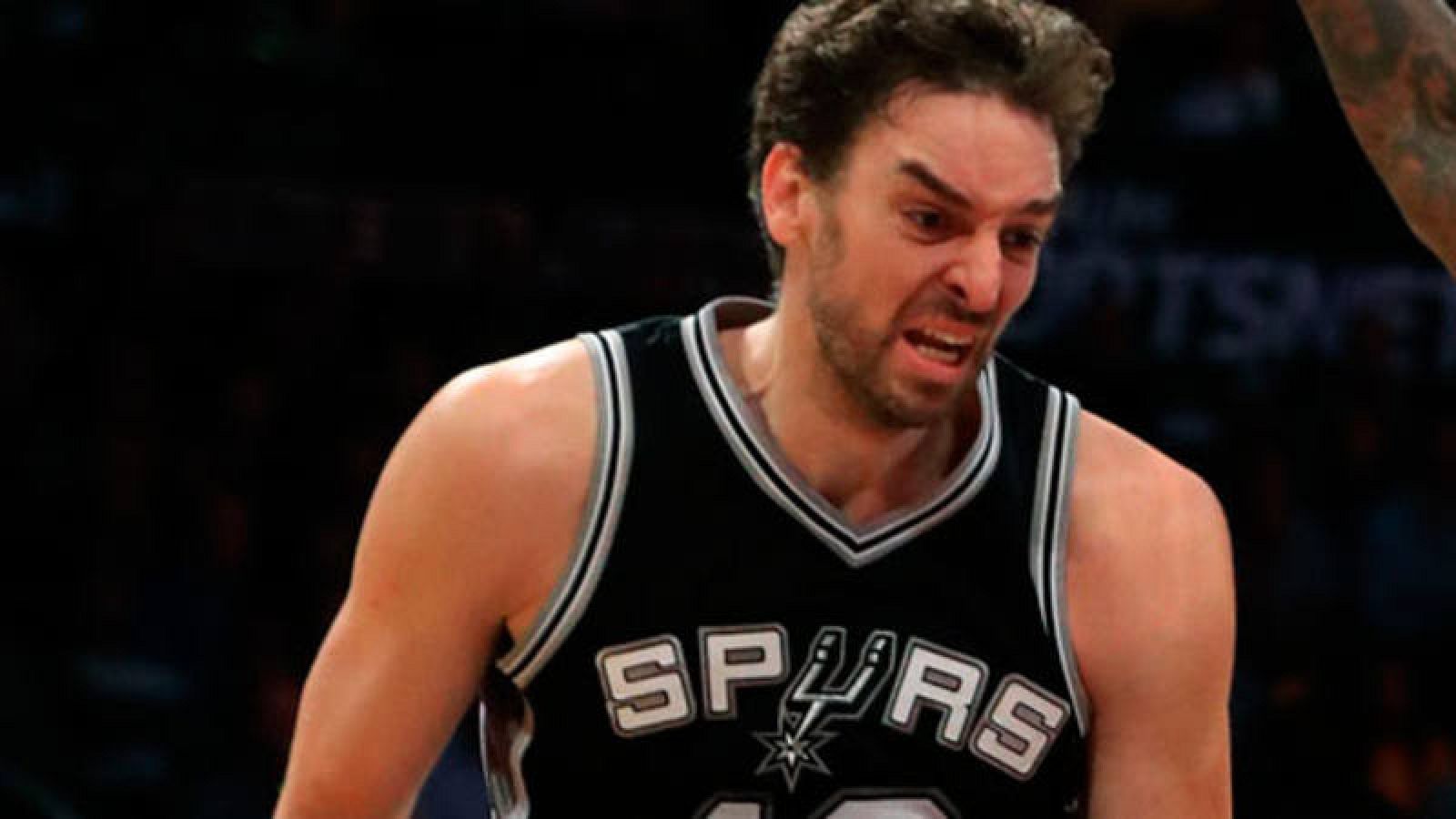 El pívot español de los Spurs, Pau Gasol.