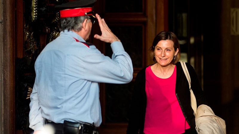 La presidenta del Parlament, Carme Forcadell, a su salida de la cámara autonómica