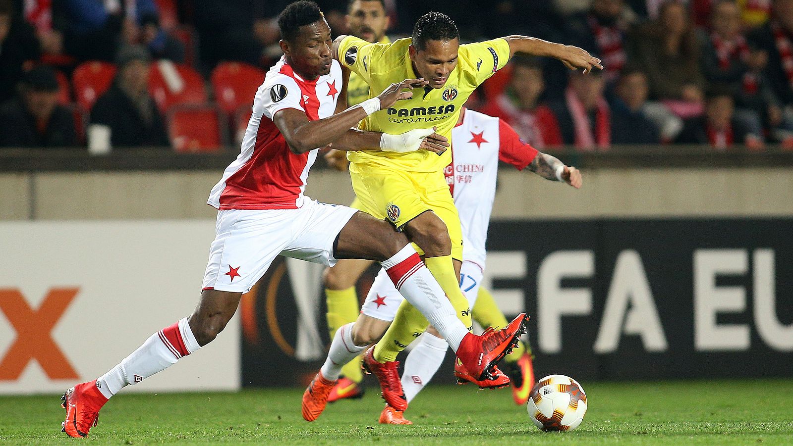 Bacca, autor del primer gol del Villarreal en Praga ante el Slavia.