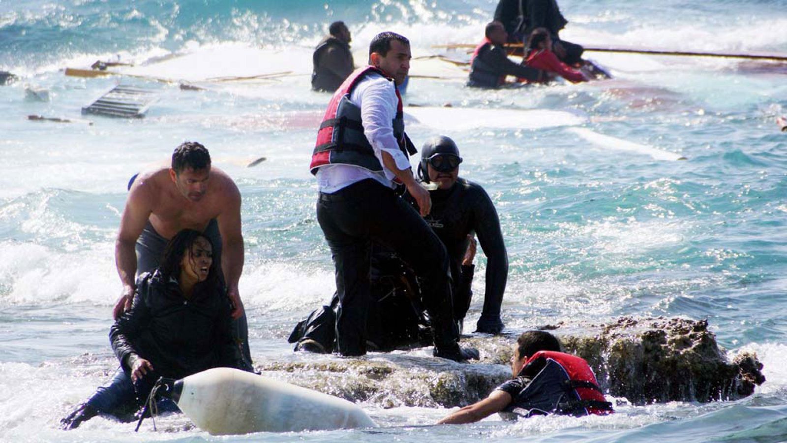 Una imagen de archivo de una operación de rescate en aguas del Mediterráneo