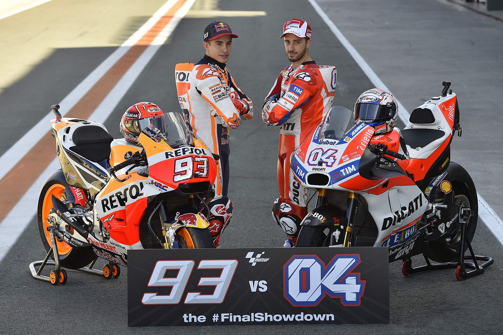 Márquez (i) y Dovizioso posan en Cheste