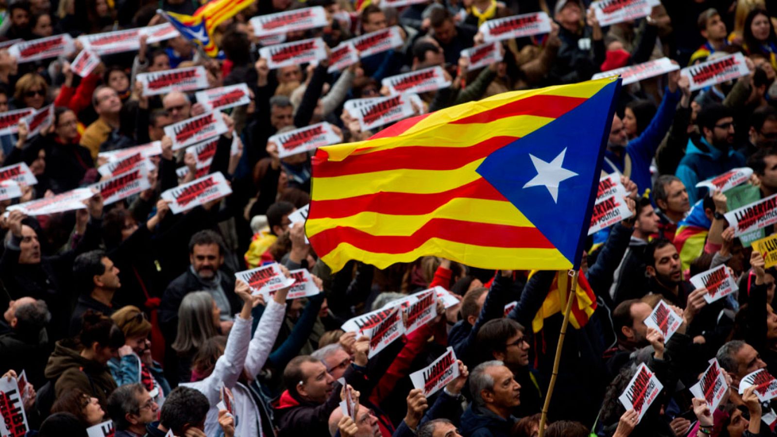 Manifestación independentista en la Plaza Sant Jaume de Barcelona el pasado 8 de noviembre