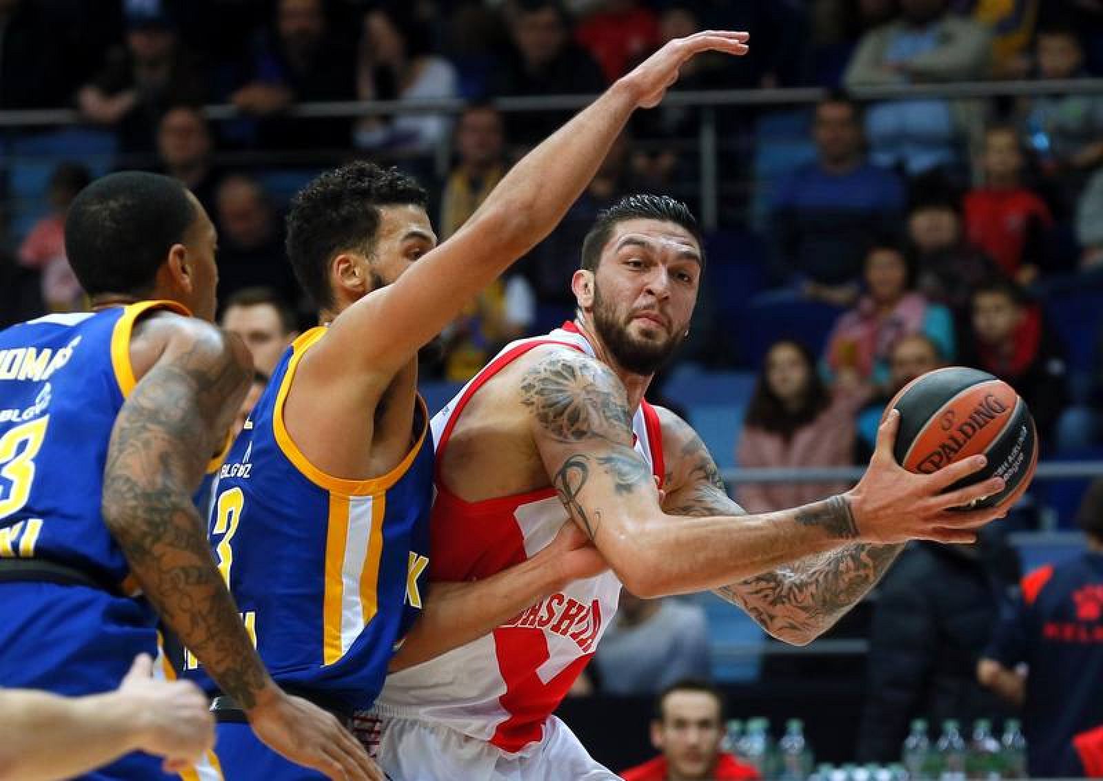 Poirier, ante la defensa del Khimki 