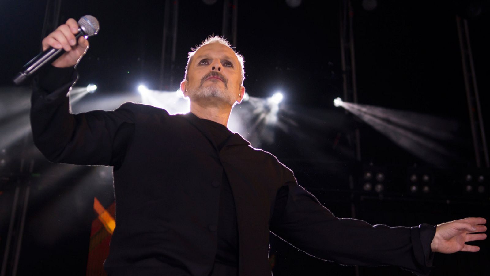 Miguel Bosé durante el concierto que ofreció el pasado septiembre en el Auditorio Rocío Jurado de Sevilla