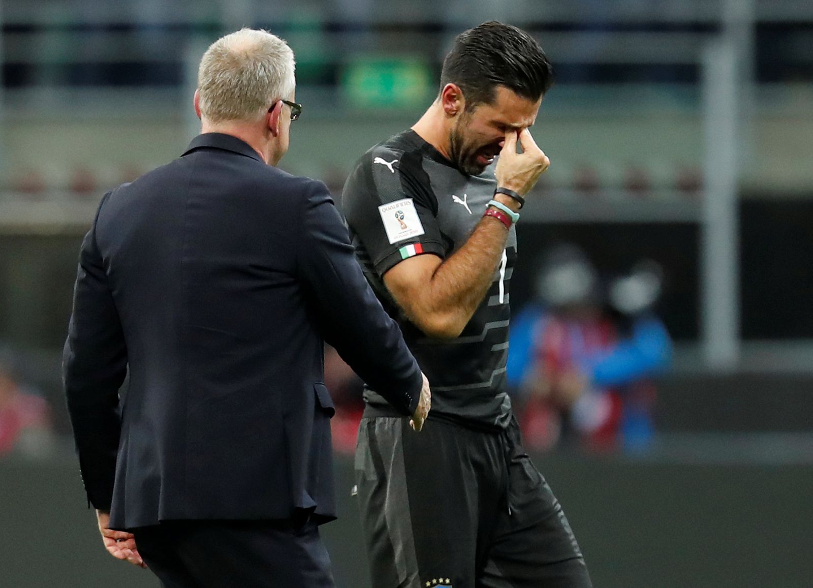 El portero italiano Gianluigi Buffon llora tras la eliminación.