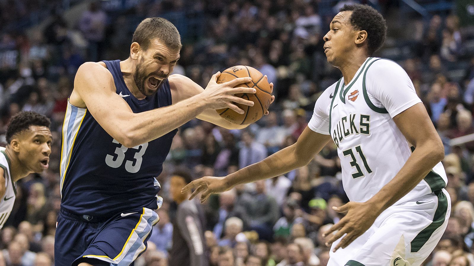 Marc Gasol logra un doble-doble en la derrota de Memphis ante Milwaukee