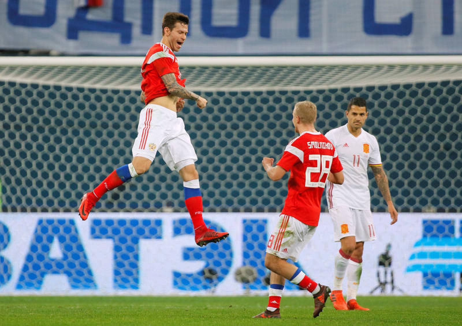 Fedor Smolov hizo dos golazos para los rusos.
