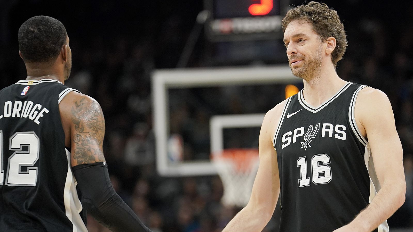 Pau Gasol ayudó en la victoria de los Spurs ante los Mavericks