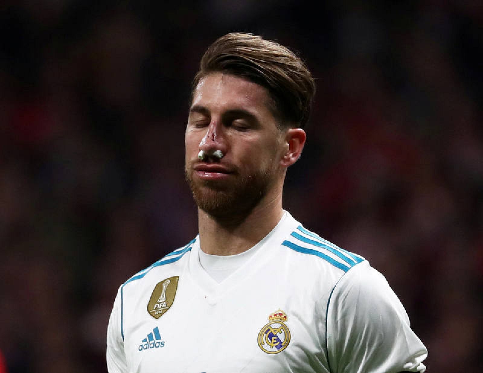 Ramos se marchó del partido con la nariz rota.