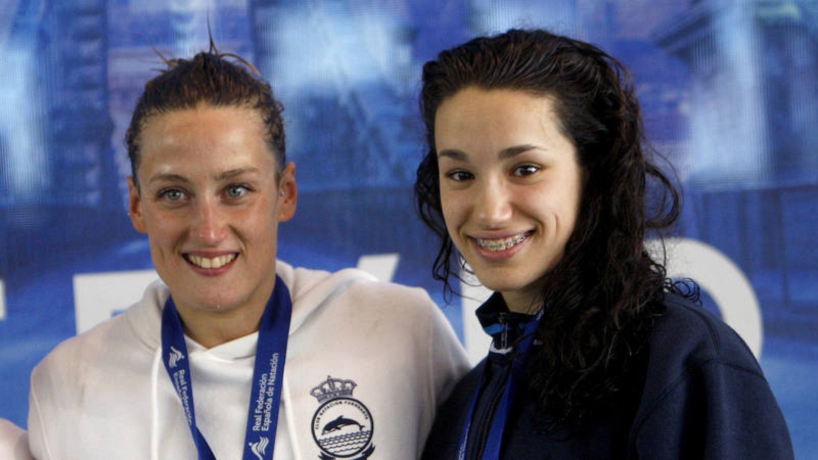 Mireia Belmonte y África Zamorano (dcha) en el podio del Campeonato Nacional del pasado abril en Pontevedra.