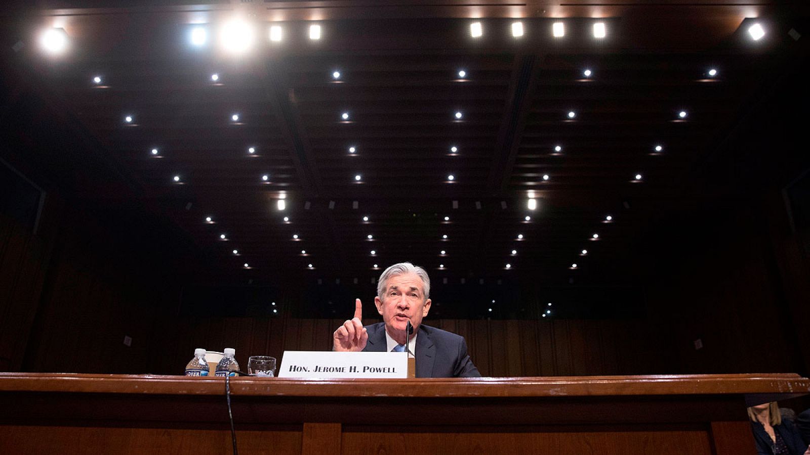 Jerome Powell, comparece en una audiencia de confirmación ante el Comité Bancario del Senado, en el Capitolio de Washington