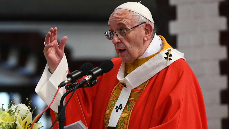 El pontífice oficia su última misa en Birmania en la catedral de Rangún