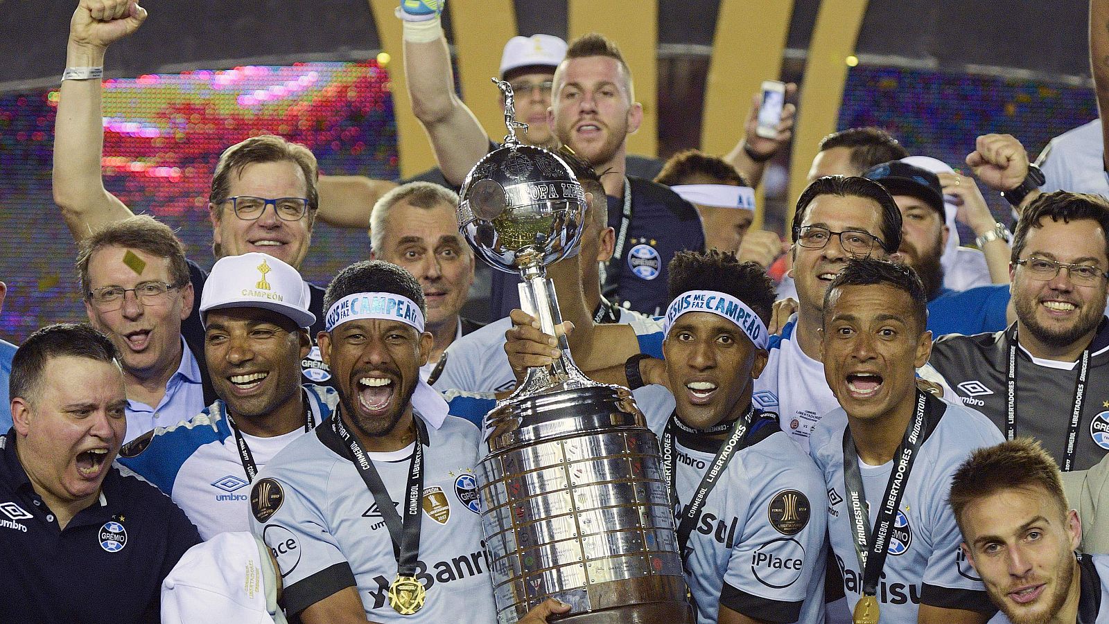 Los jugadores de Gremio celebran su triunfo en la Libertadores.