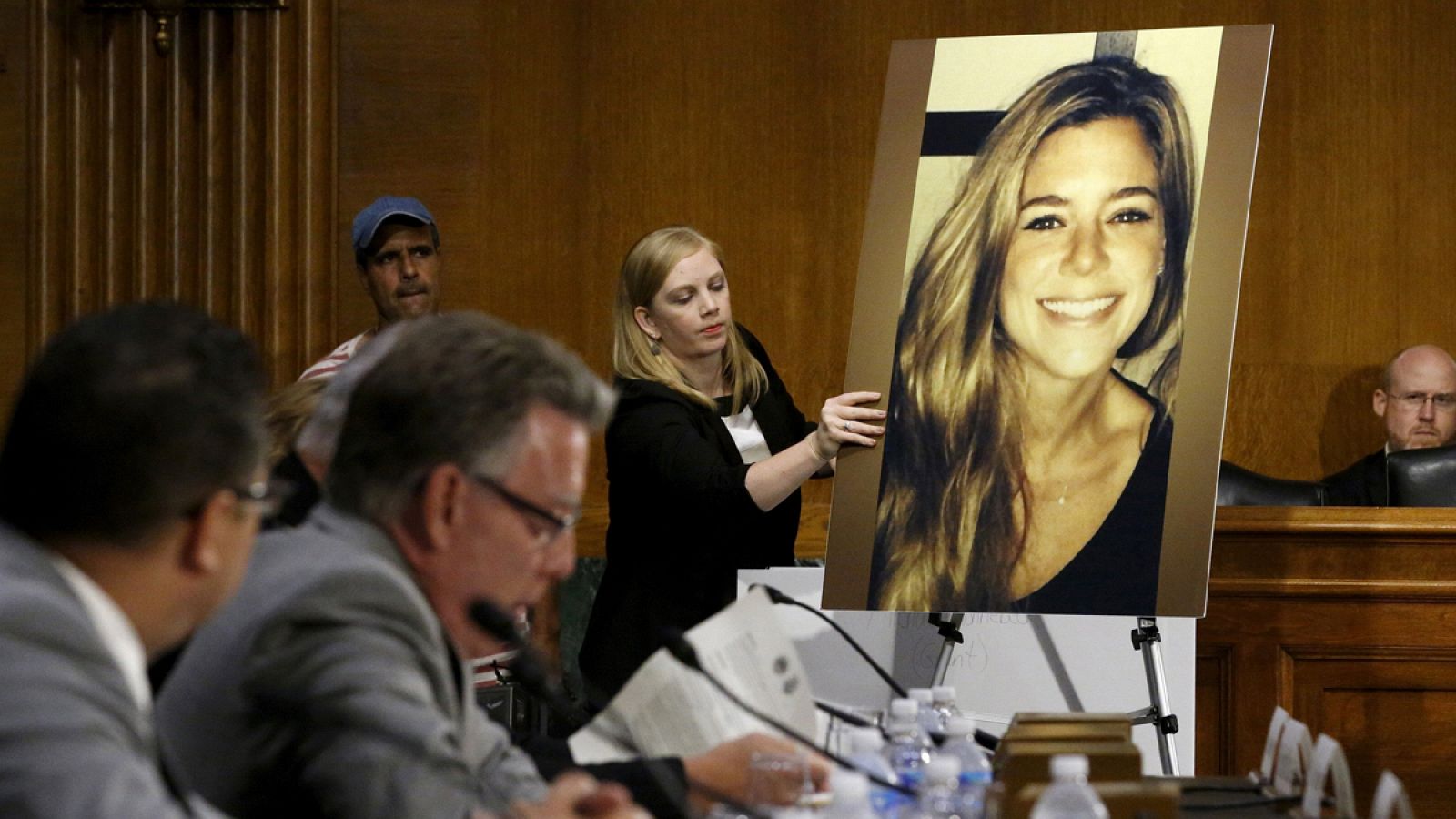 Imagen de archivo de una fotografía de Kate Steinle en el Capitolio de Washington